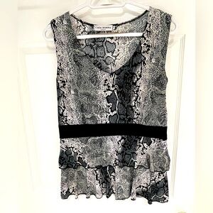 Top Casa Donna Sleeveless 
Animal print gray/cream/black/
Size Med stretchy
New